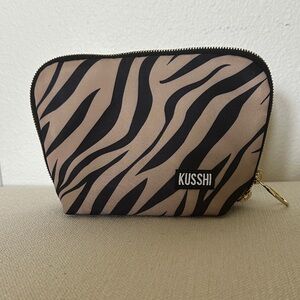 KUSSHI Zebra Print Pouch cosmetic jewelry bag hot pink travel bag lk new
